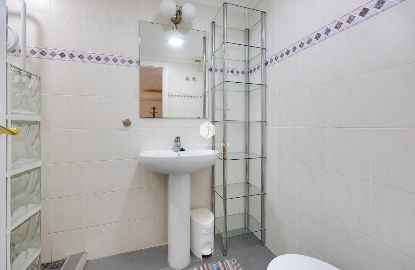 Tweedehands - Bungalow -
Torrevieja - Torre la mata