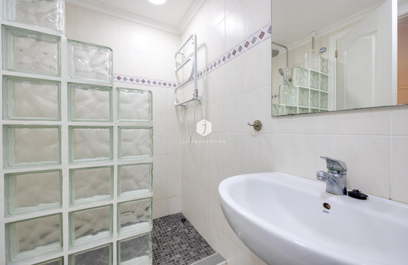 Tweedehands - Bungalow -
Torrevieja - Torre la mata