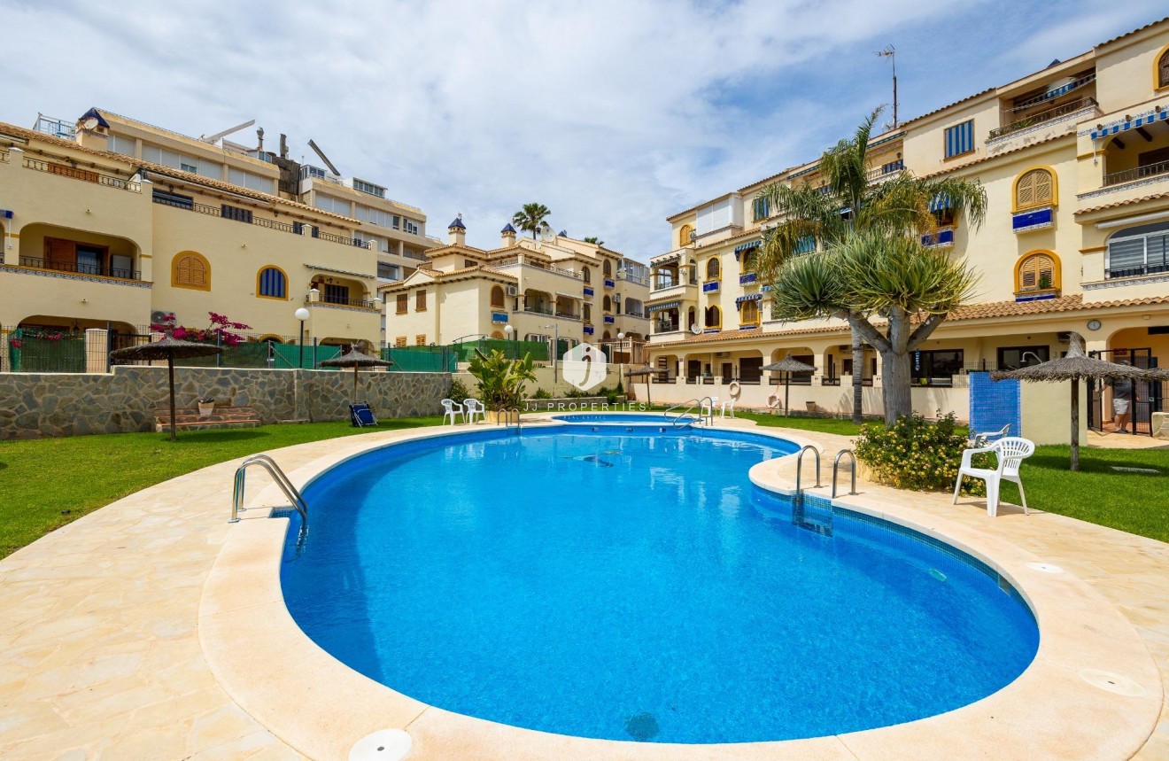Tweedehands - Bungalow -
Torrevieja - Torre la mata