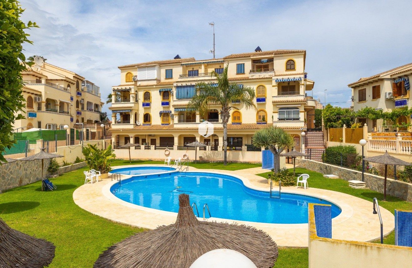 Tweedehands - Bungalow -
Torrevieja - Torre la mata