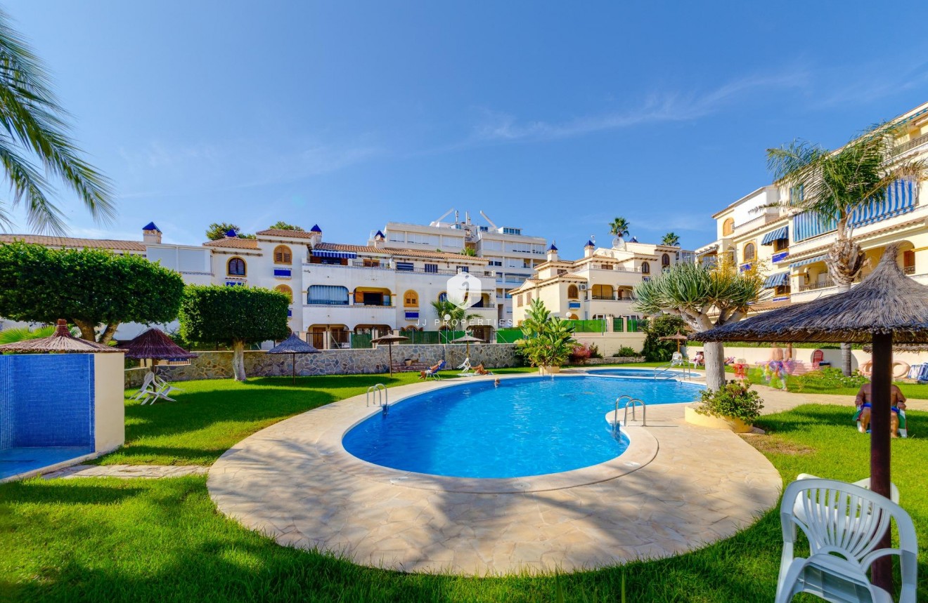 Tweedehands - Bungalow -
Torrevieja - Torre la mata