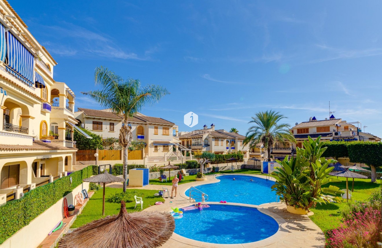 Tweedehands - Bungalow -
Torrevieja - Torre la mata