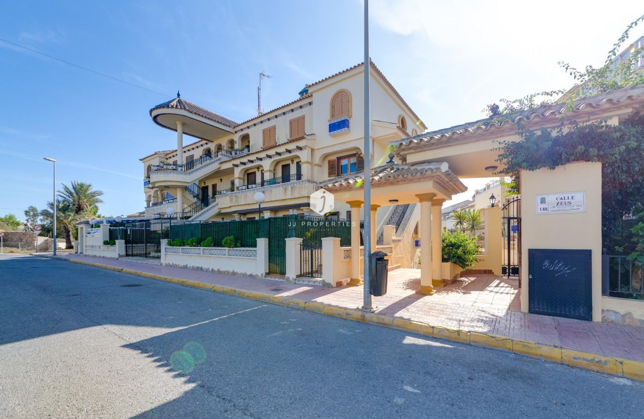 Tweedehands - Bungalow -
Torrevieja - Torre la mata