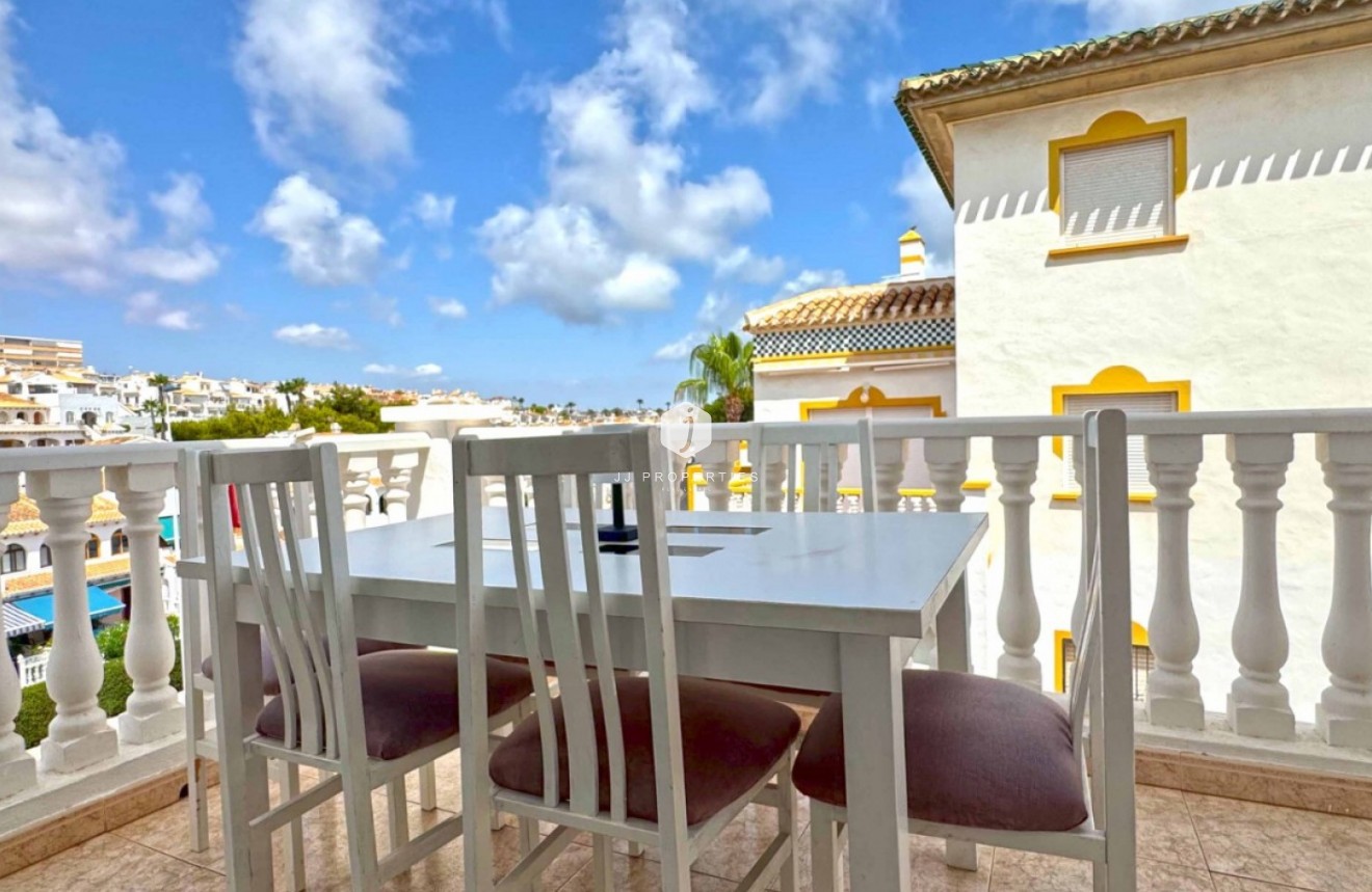 Tweedehands - duplex -
Torrevieja - Costa Blanca