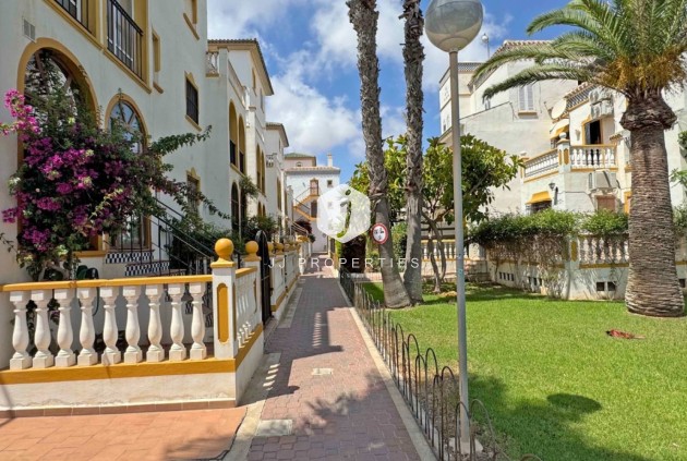 Tweedehands - duplex -
Torrevieja - Costa Blanca