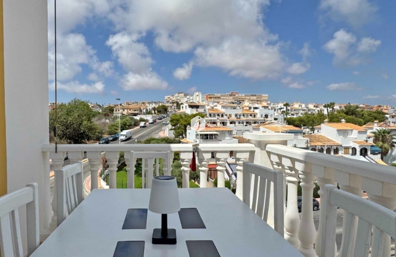 Tweedehands - duplex -
Torrevieja - Costa Blanca