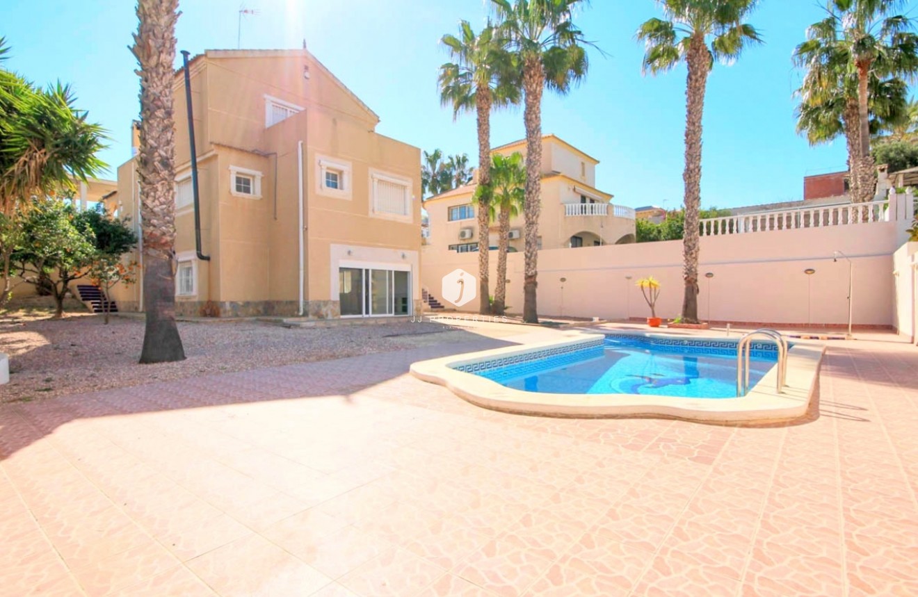 Tweedehands - Villa -
La Zenia - Costa Blanca