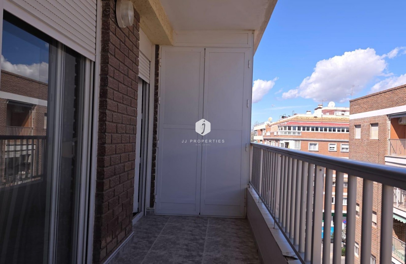 Tweedehands - Appartement / flat -
Torrevieja - Acequion