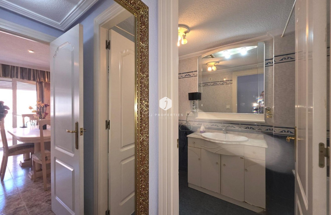 Tweedehands - Appartement / flat -
Torrevieja - Acequion