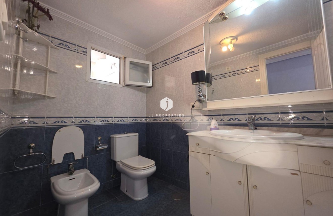 Tweedehands - Appartement / flat -
Torrevieja - Acequion