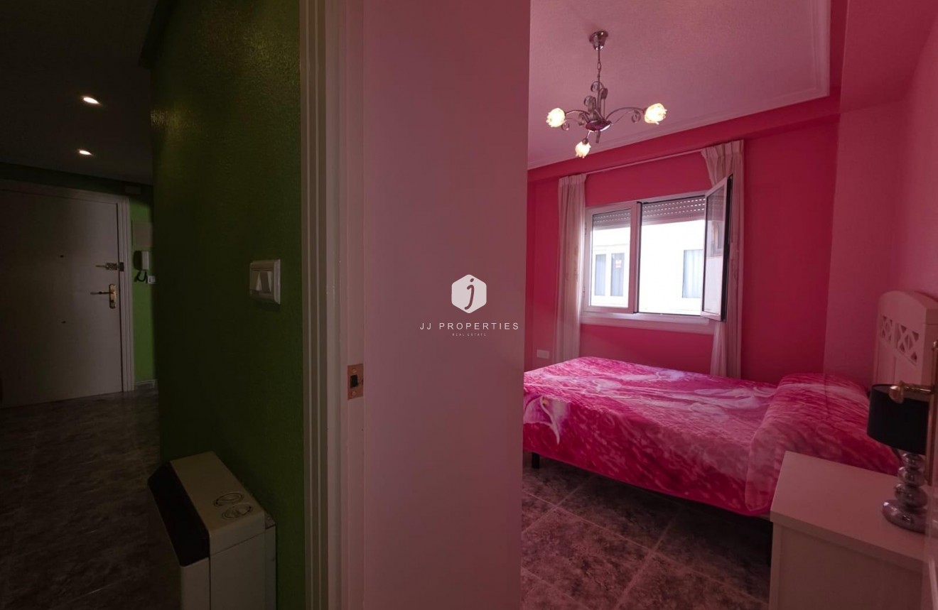 Tweedehands - Appartement / flat -
Torrevieja - Acequion