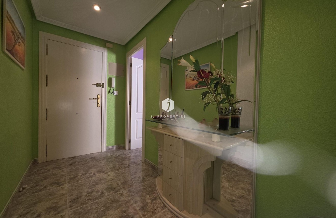 Tweedehands - Appartement / flat -
Torrevieja - Acequion
