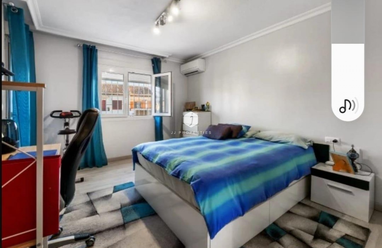 D'occasion - Chalet -
Torrevieja - aguas nuevas