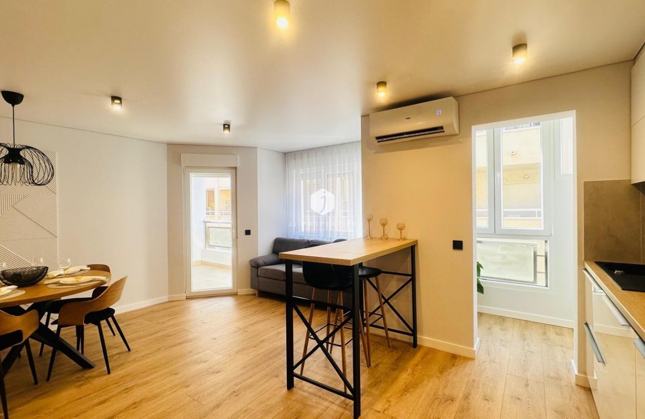 Tweedehands - Appartement / flat -
Torrevieja - Playa del Cura