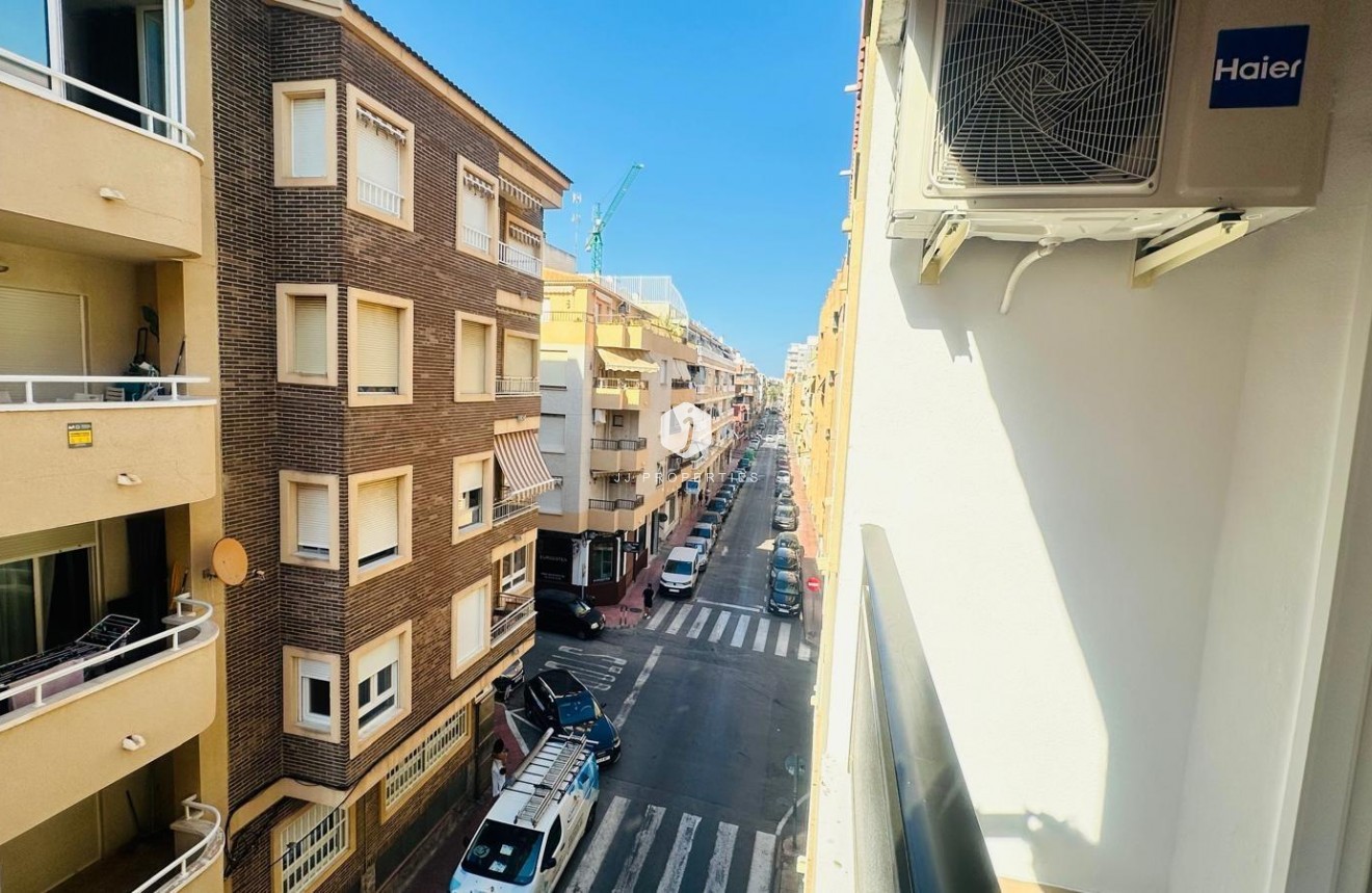 Tweedehands - Appartement / flat -
Torrevieja - Playa del Cura