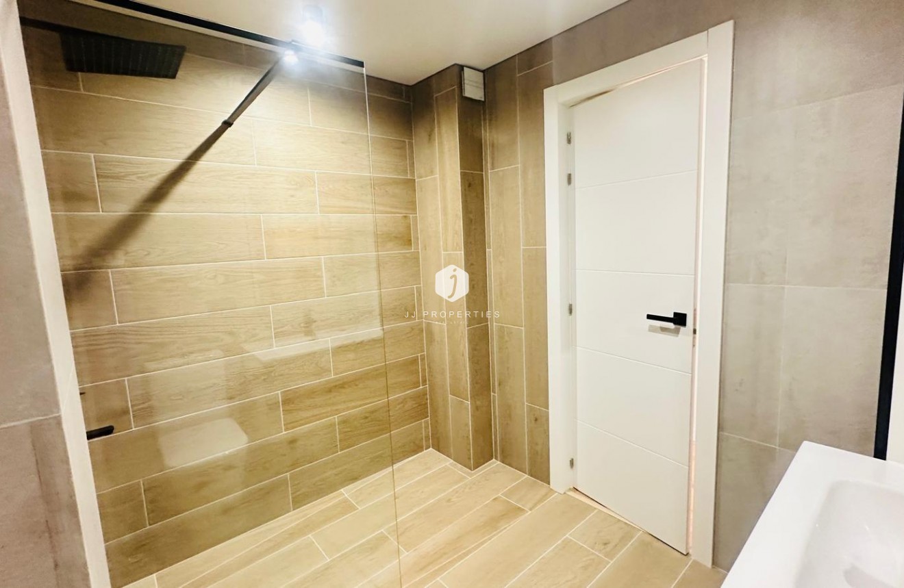 Tweedehands - Appartement / flat -
Torrevieja - Playa del Cura