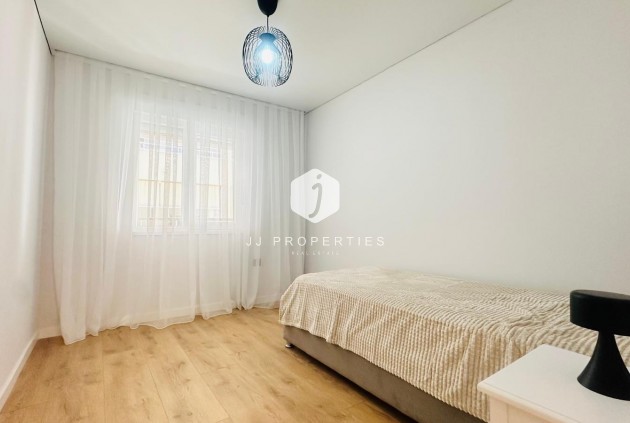 Tweedehands - Appartement / flat -
Torrevieja - Playa del Cura