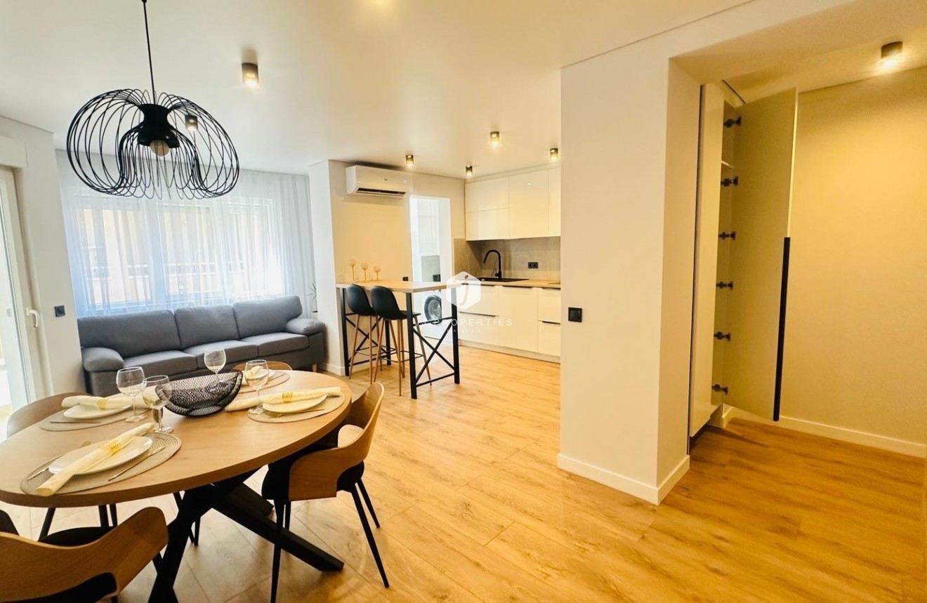 Tweedehands - Appartement / flat -
Torrevieja - Playa del Cura