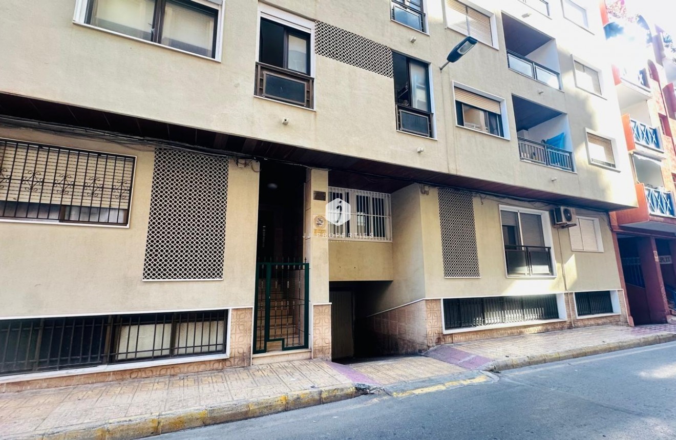 Tweedehands - Appartement / flat -
Torrevieja - Playa del Cura