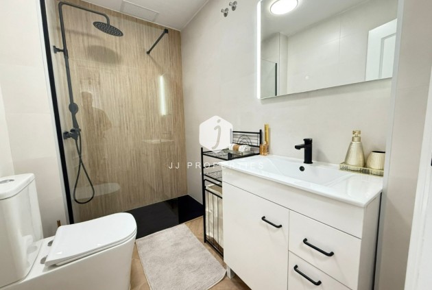 Tweedehands - Appartement / flat -
Torrevieja - Costa Blanca