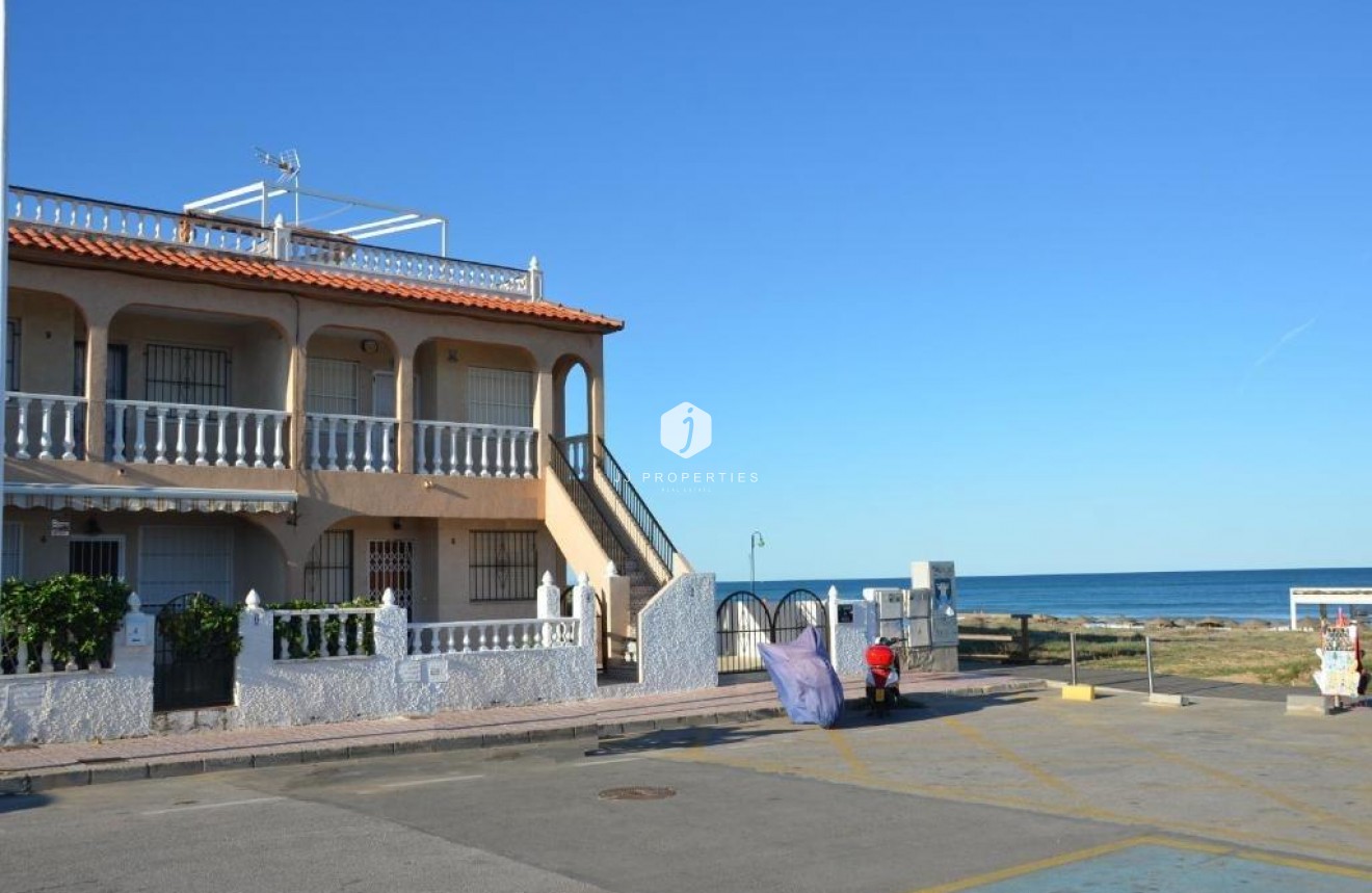 Tweedehands - Bungalow -
Torrevieja - La Mata