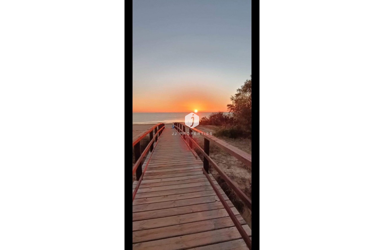 Tweedehands - Bungalow -
Torrevieja - La Mata