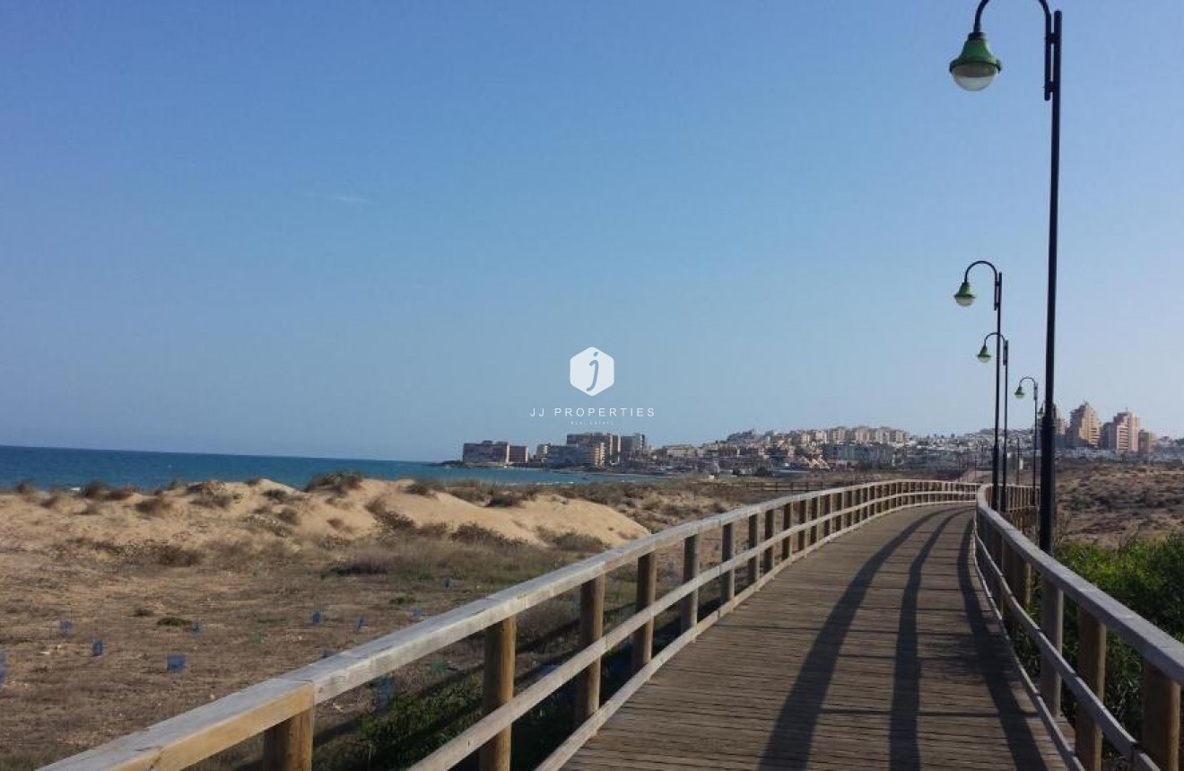 Tweedehands - Bungalow -
Torrevieja - La Mata