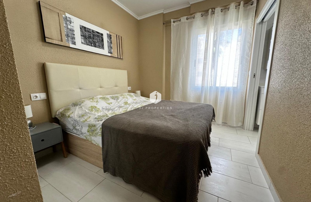 Segunda mano - Apartamento / piso -
Torrevieja - Paseo maritimo