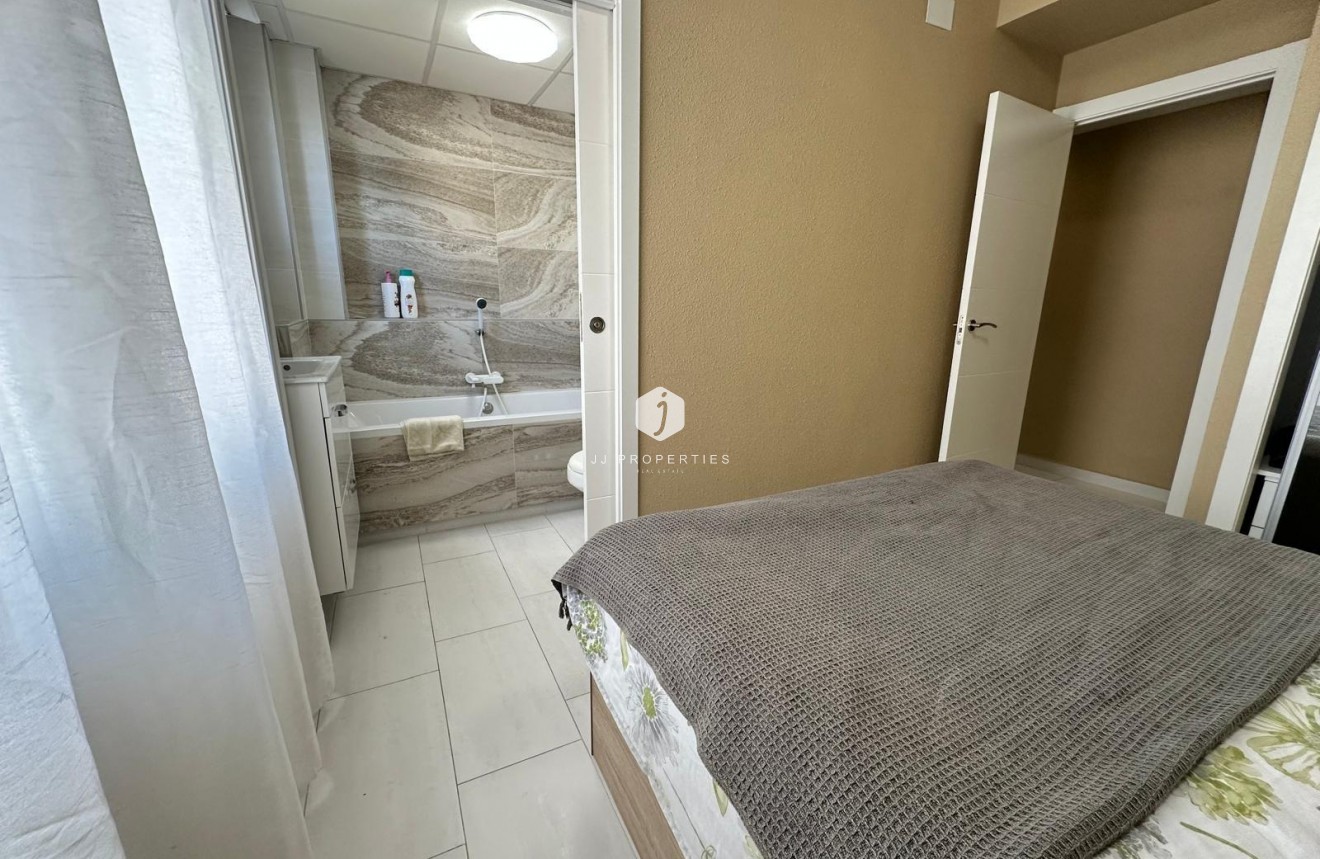 Segunda mano - Apartamento / piso -
Torrevieja - Paseo maritimo