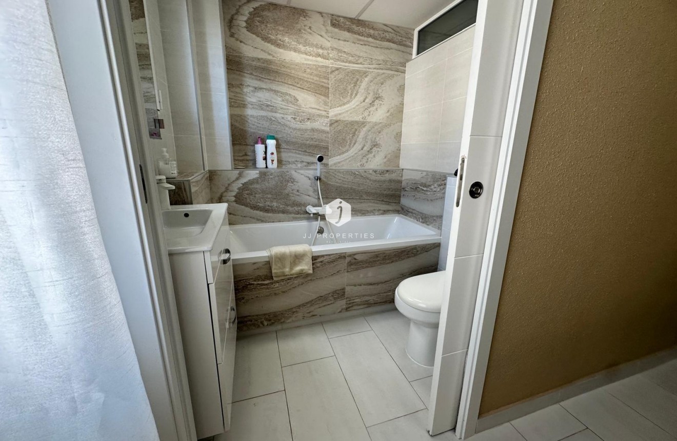 Segunda mano - Apartamento / piso -
Torrevieja - Paseo maritimo