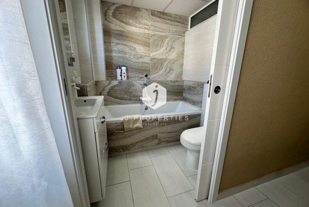 Segunda mano - Apartamento / piso -
Torrevieja - Paseo maritimo