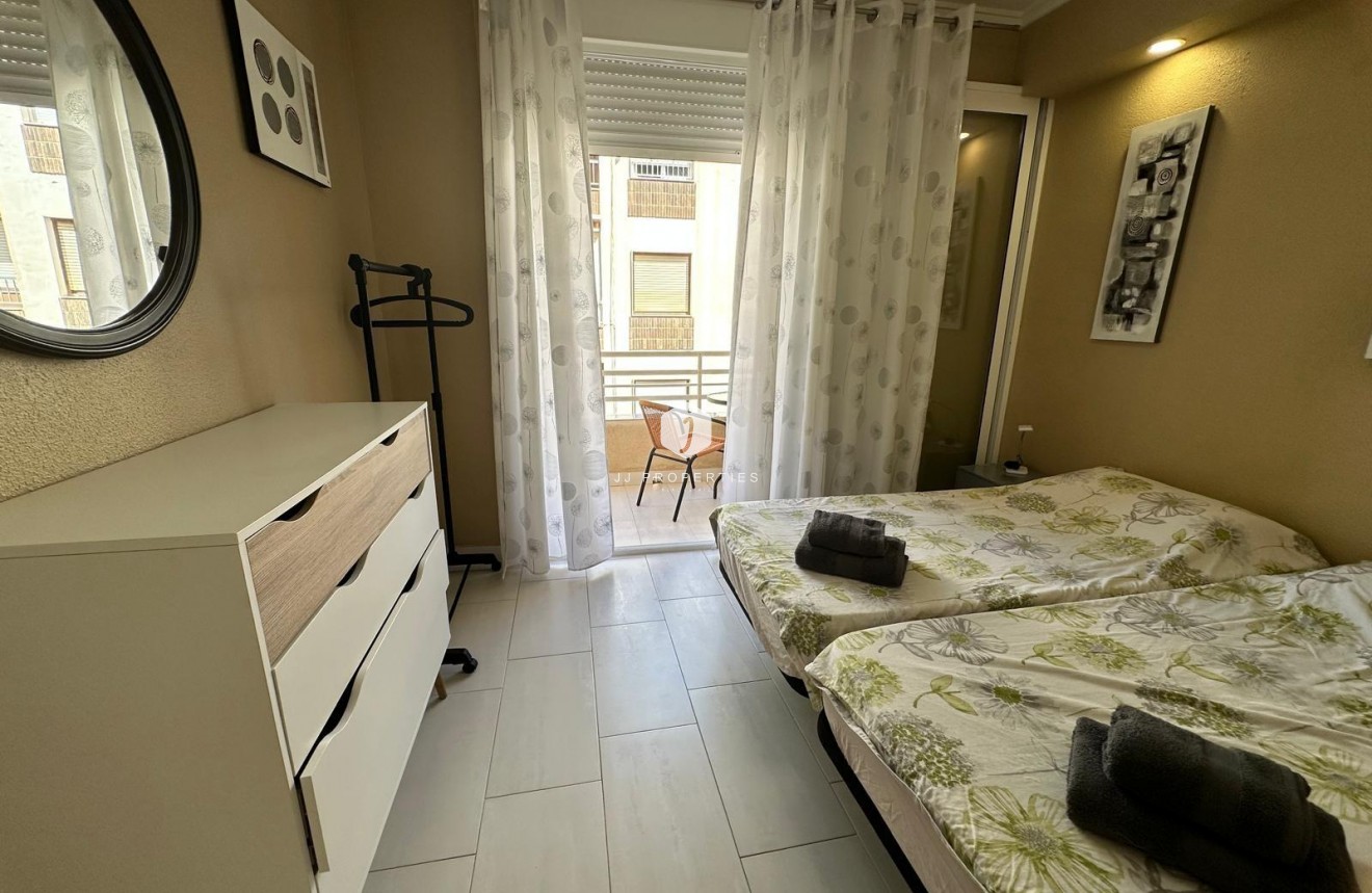 Segunda mano - Apartamento / piso -
Torrevieja - Paseo maritimo