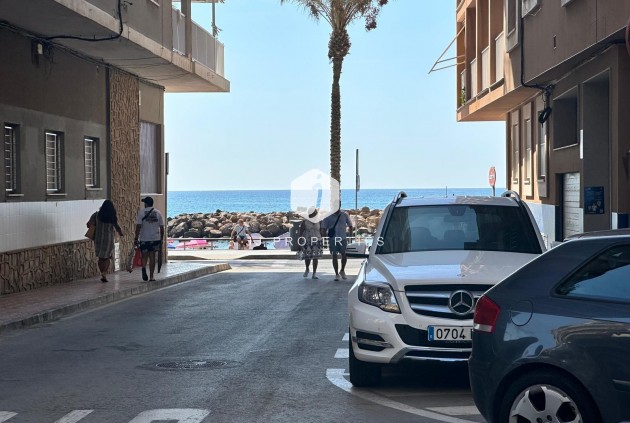 Segunda mano - Apartamento / piso -
Torrevieja - Paseo maritimo