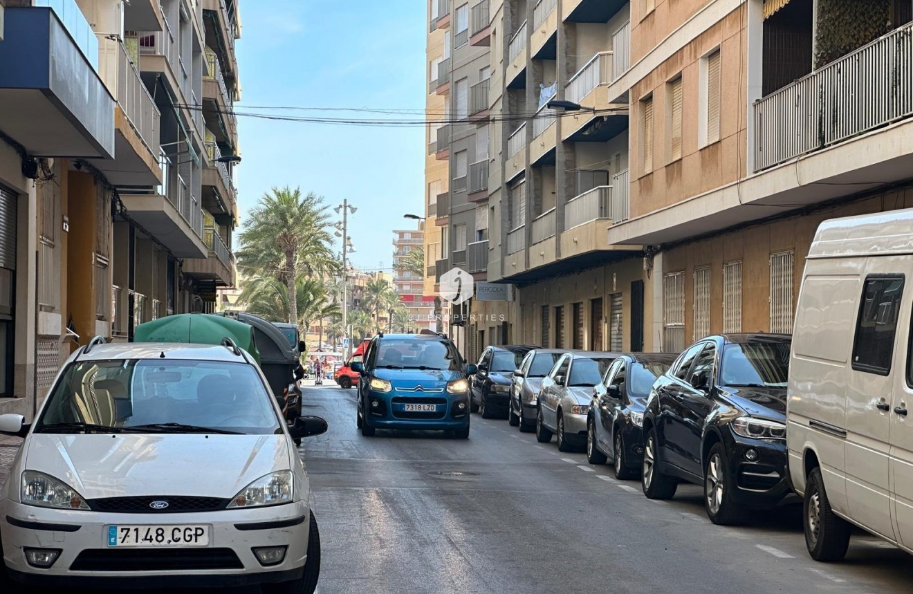 Segunda mano - Apartamento / piso -
Torrevieja - Paseo maritimo