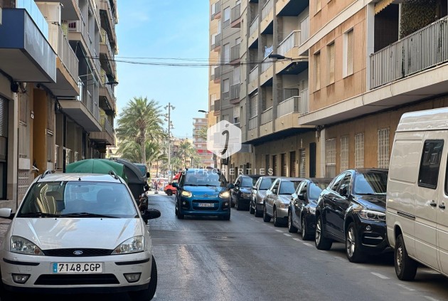 Segunda mano - Apartamento / piso -
Torrevieja - Paseo maritimo