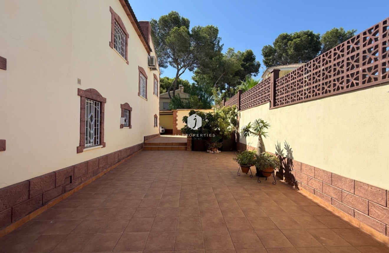 D'occasion - Villa -
Torrevieja - Costa Blanca