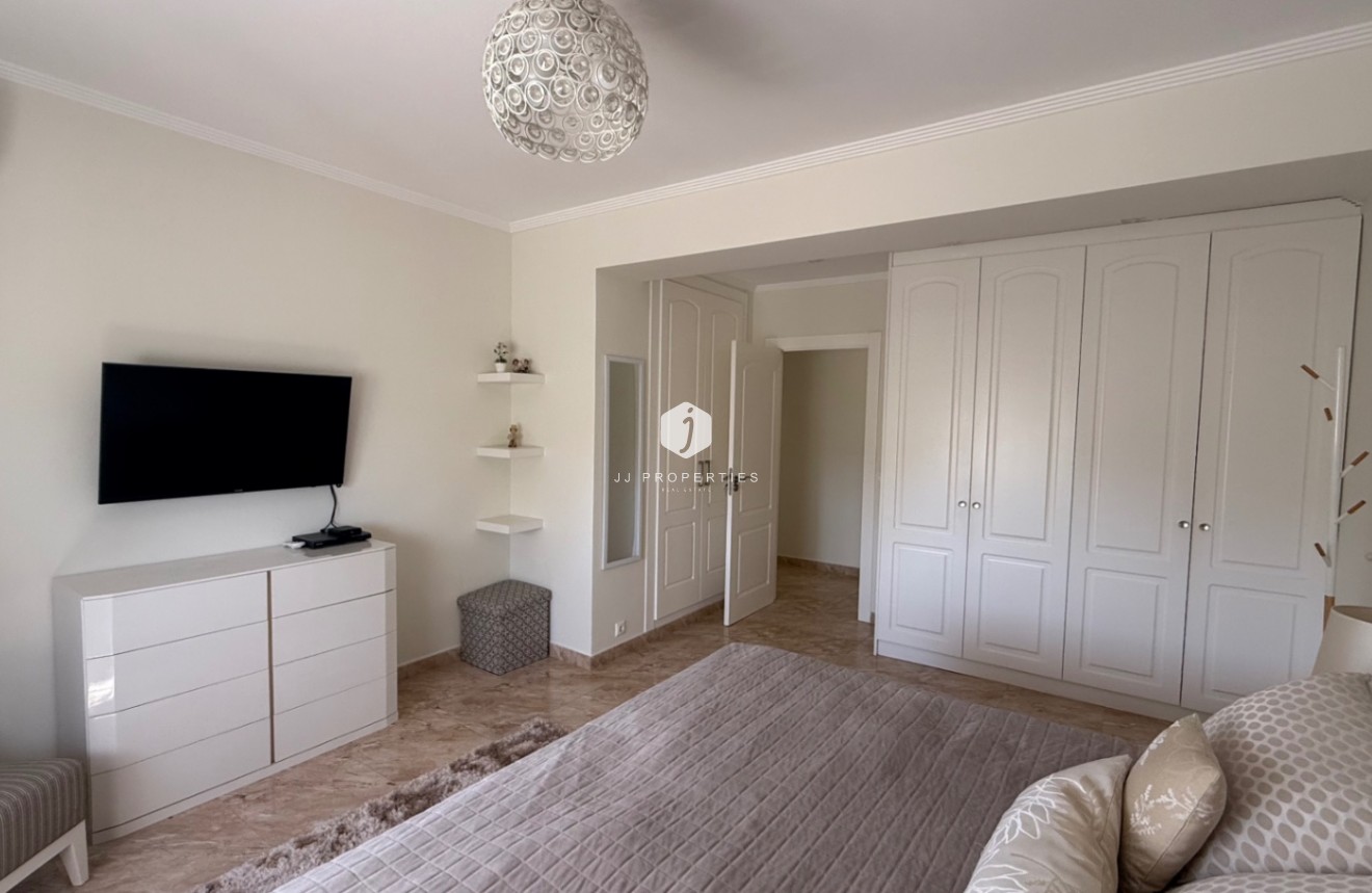 D'occasion - Villa -
Torrevieja - Costa Blanca