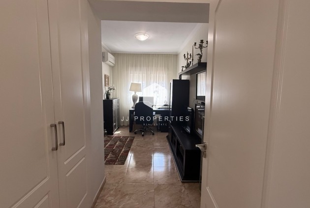 D'occasion - Villa -
Torrevieja - Costa Blanca