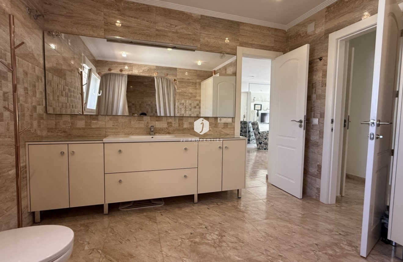 D'occasion - Villa -
Torrevieja - Costa Blanca