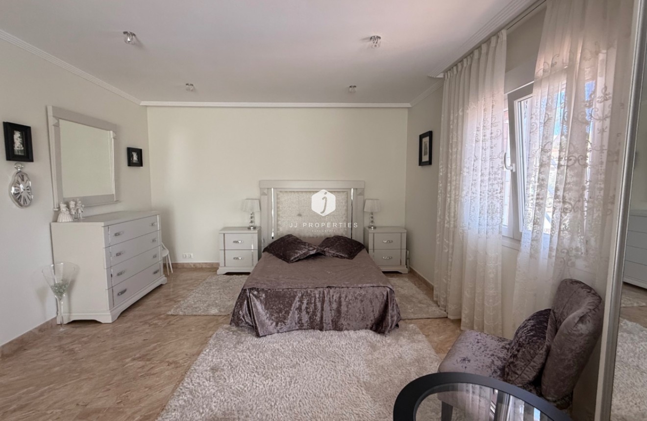 D'occasion - Villa -
Torrevieja - Costa Blanca