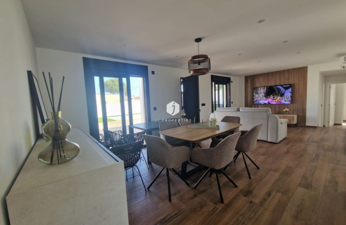 Tweedehands - Villa -
Los Balcones - Costa Blanca