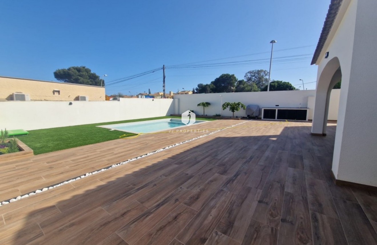 Tweedehands - Villa -
Los Balcones - Costa Blanca