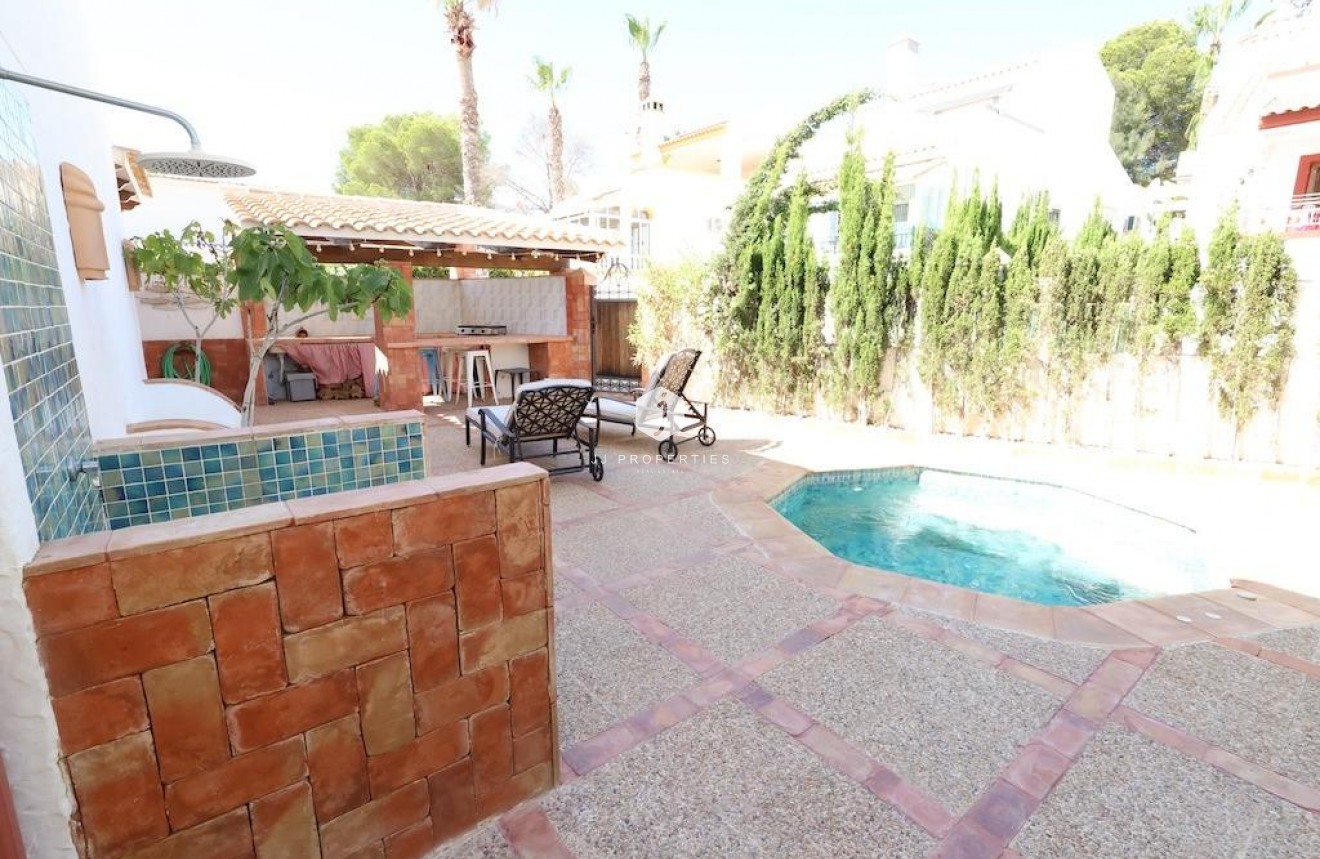 Tweedehands - Villa -
Orihuela Costa - Costa Blanca