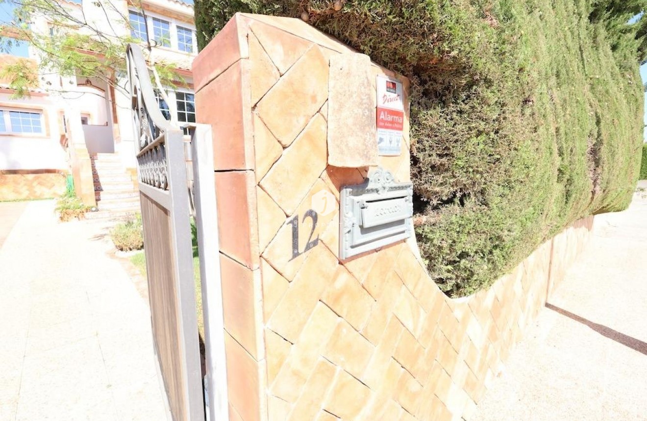 Tweedehands - Villa -
Orihuela Costa - Costa Blanca