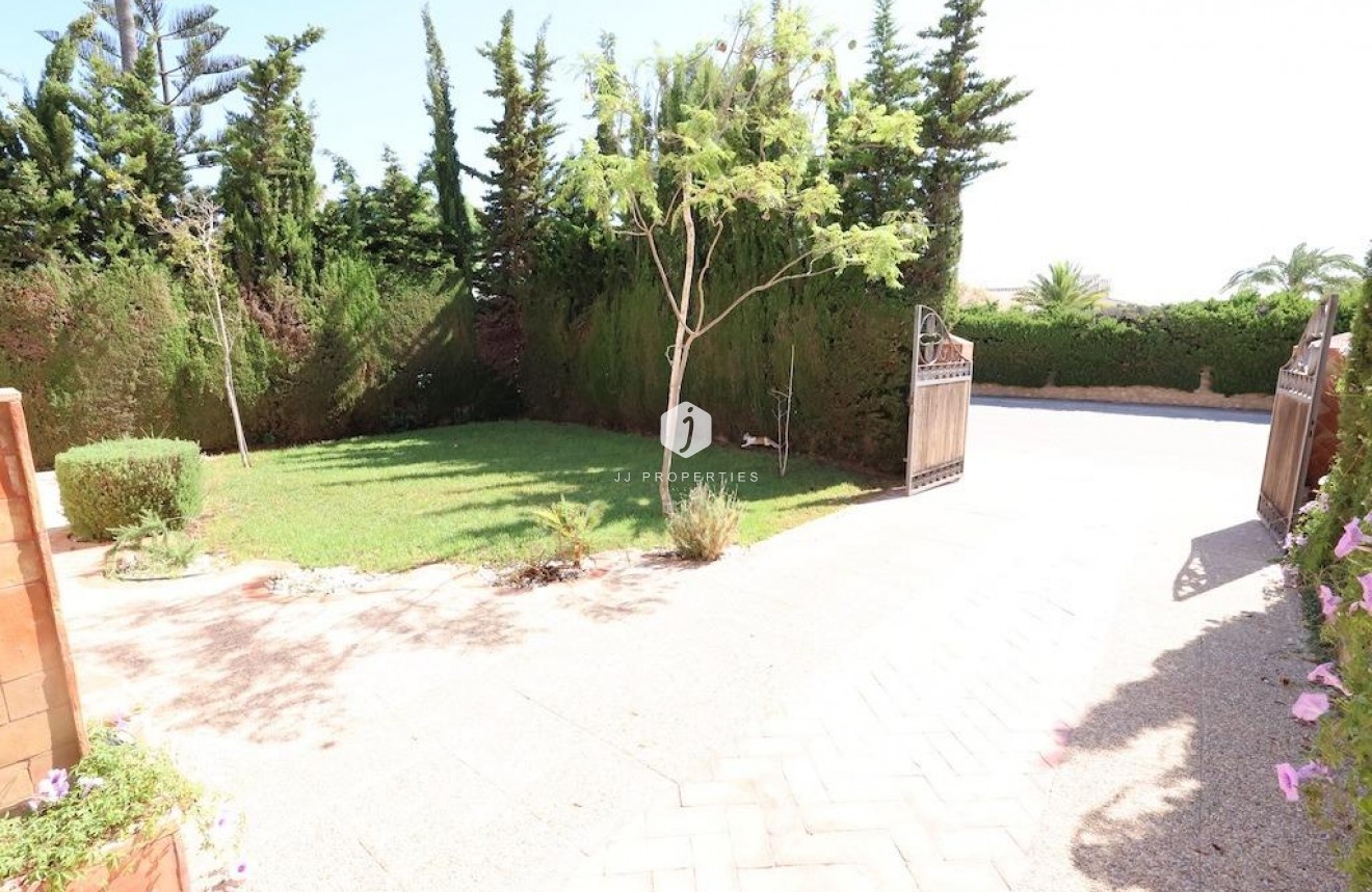 Tweedehands - Villa -
Orihuela Costa - Costa Blanca