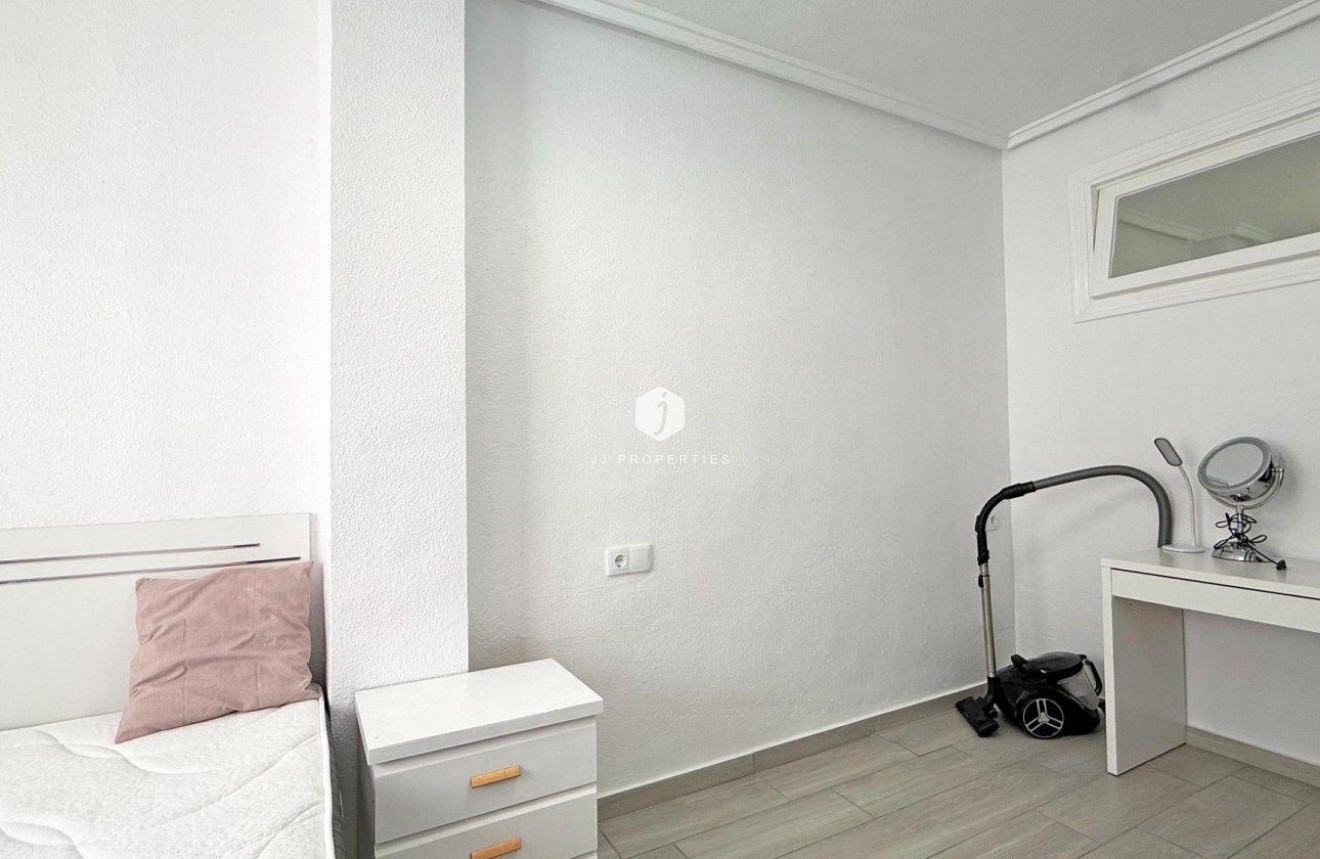 Tweedehands - Appartement / flat -
Torrevieja - Playa del Cura