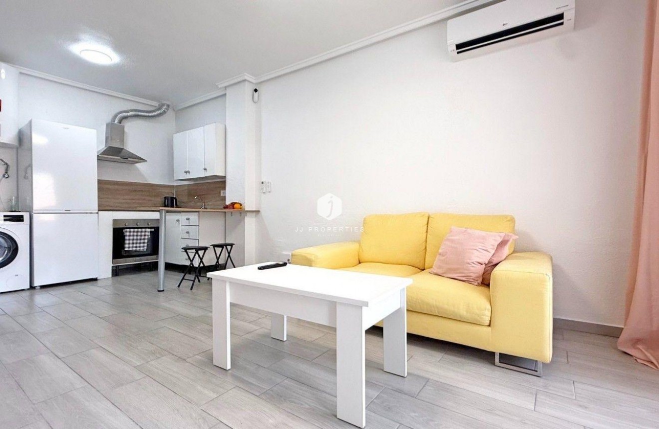 Tweedehands - Appartement / flat -
Torrevieja - Playa del Cura