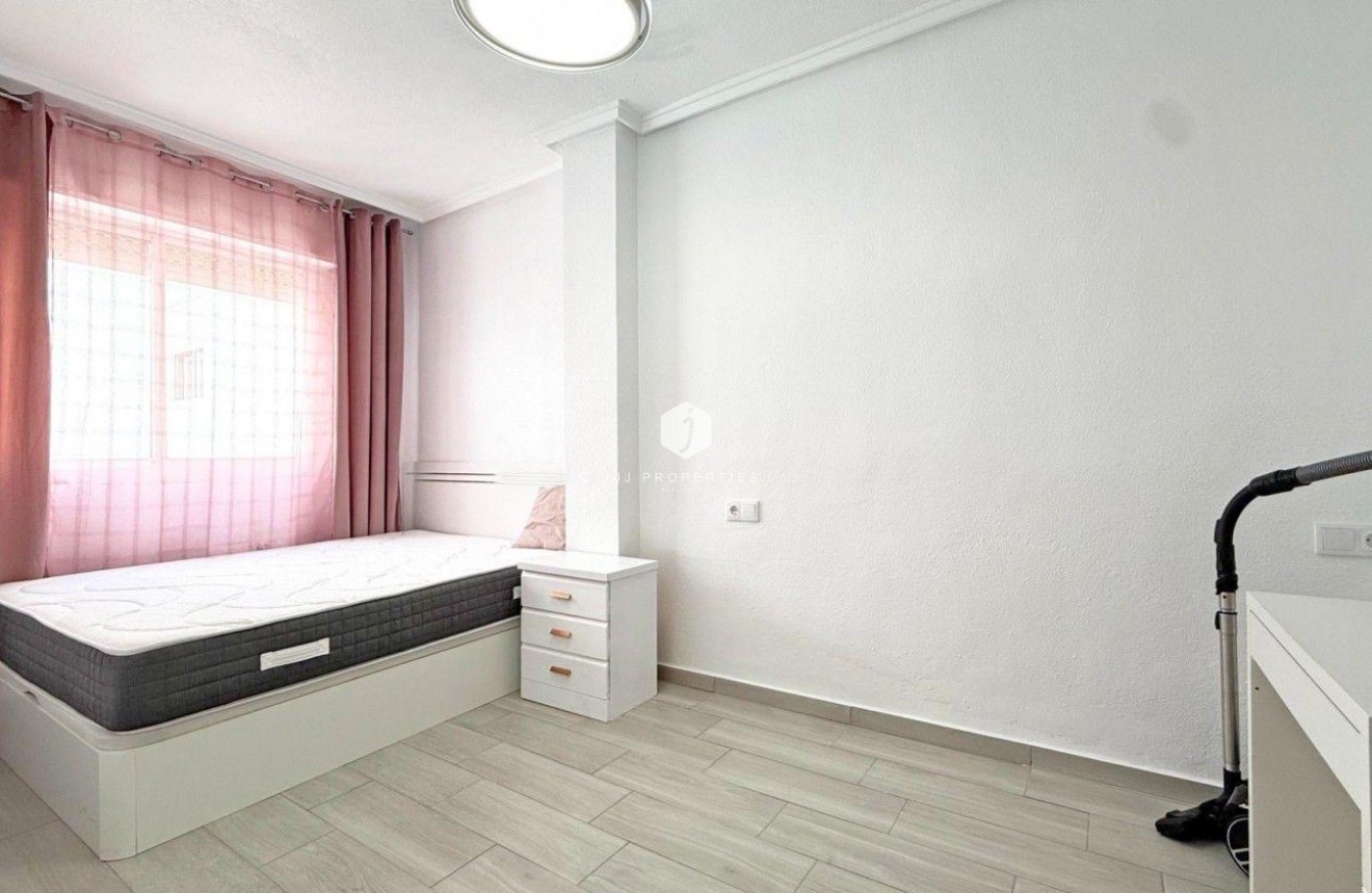 Tweedehands - Appartement / flat -
Torrevieja - Playa del Cura