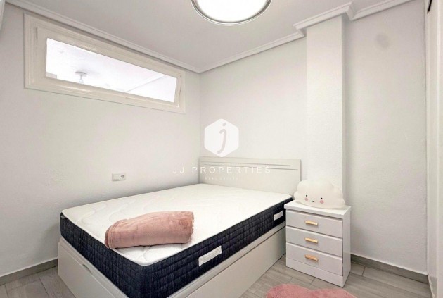 Tweedehands - Appartement / flat -
Torrevieja - Playa del Cura