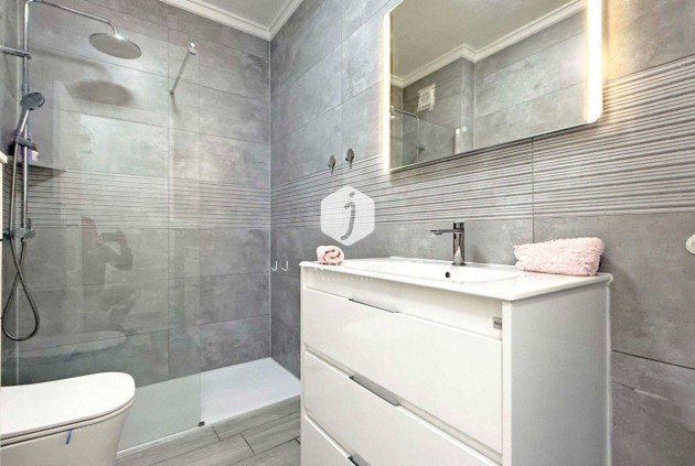 Tweedehands - Appartement / flat -
Torrevieja - Playa del Cura